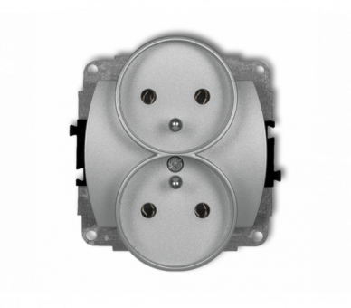 Gniazdo podwójne do ramki poziomej z uziemieniem 2x(2P+Z) (bez przesłon torów prądowych), srebrny metalik Karlik TREND 7GPR-2z