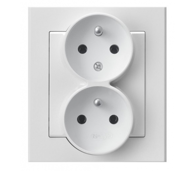 Gniazdo podwójne z uziemieniem z funkcją niezamienności faz, kompletne z ramką Biały mat Ospel Sonata